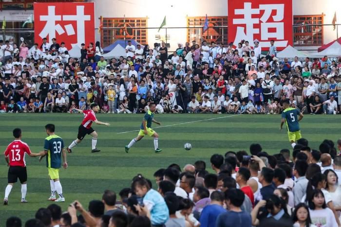 本周四，皇马在伯纳乌的荣誉包厢内邀请媒体参加了俱乐部的圣诞午餐会，本次活动由皇马主席弗洛伦蒂诺主持。