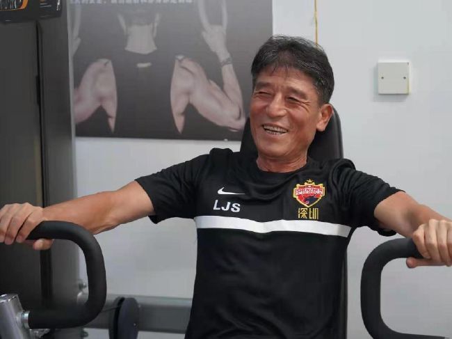 贝纳德斯基表示：“小基耶萨和弗拉霍维奇都是我的好朋友，希望小基耶萨能结婚。